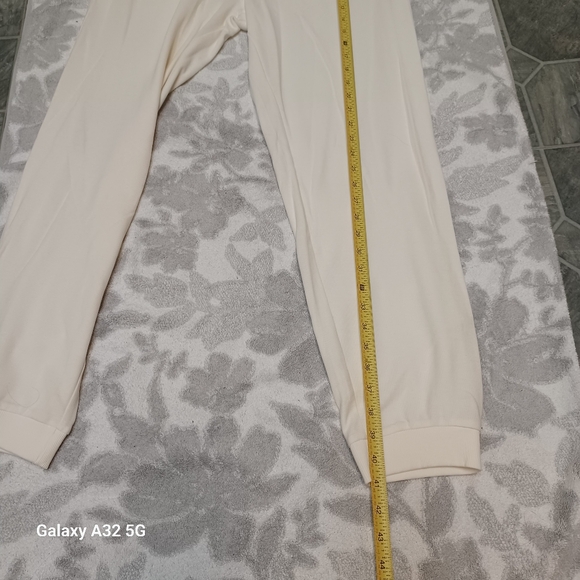 Fila Cream Track Sweatpants with Elastic Waistband and Tapered Fit Size M - Picture 11 of 14